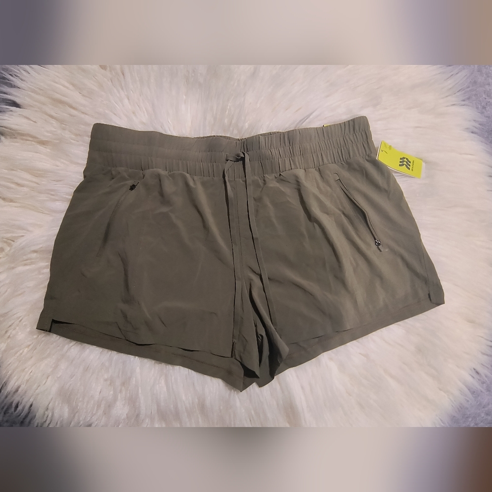 NWT All in Motion Women's Stretch Woven Mid Rise Shorts Green Size XXL